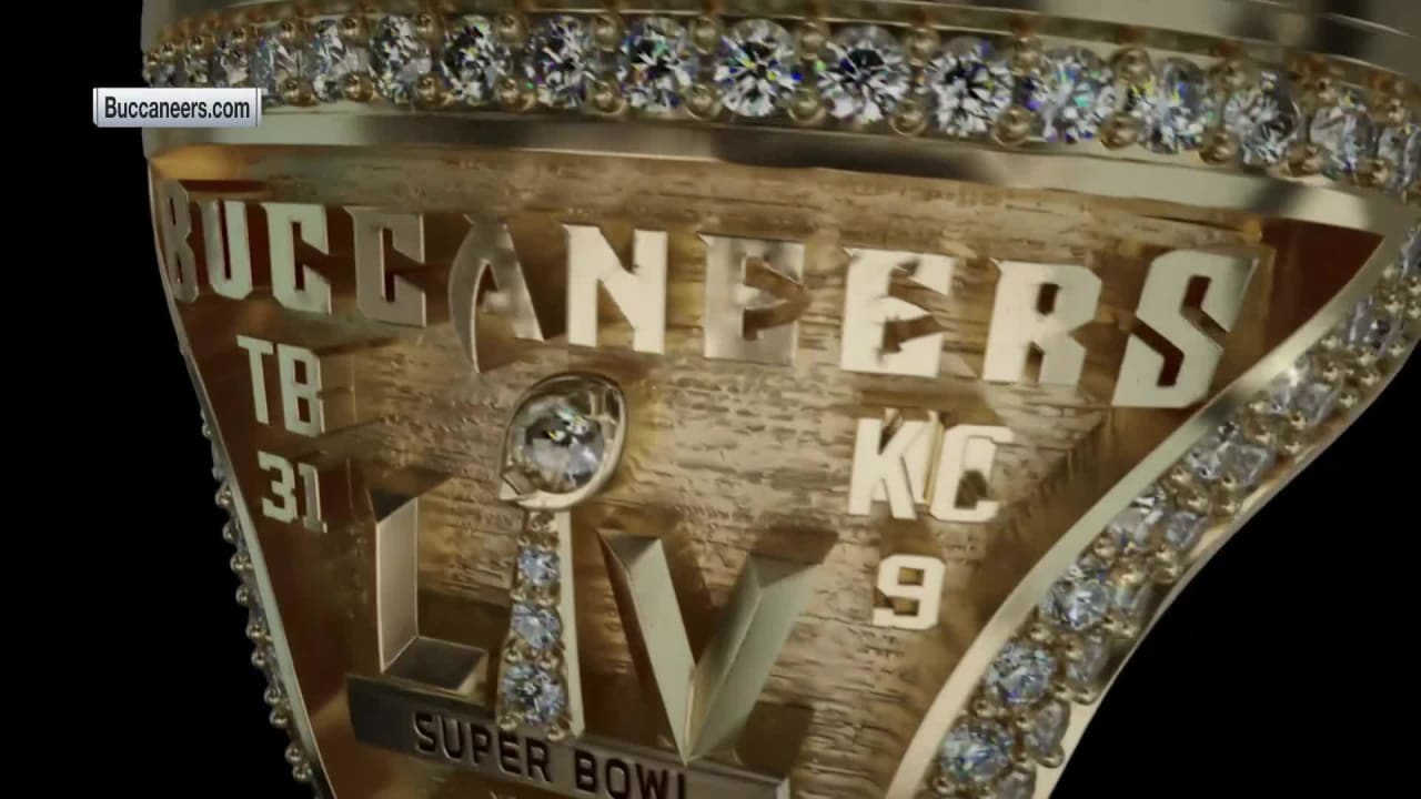 Tom Brady, Tampa Bay Buccaneers show off iced-out Super Bowl LV rings