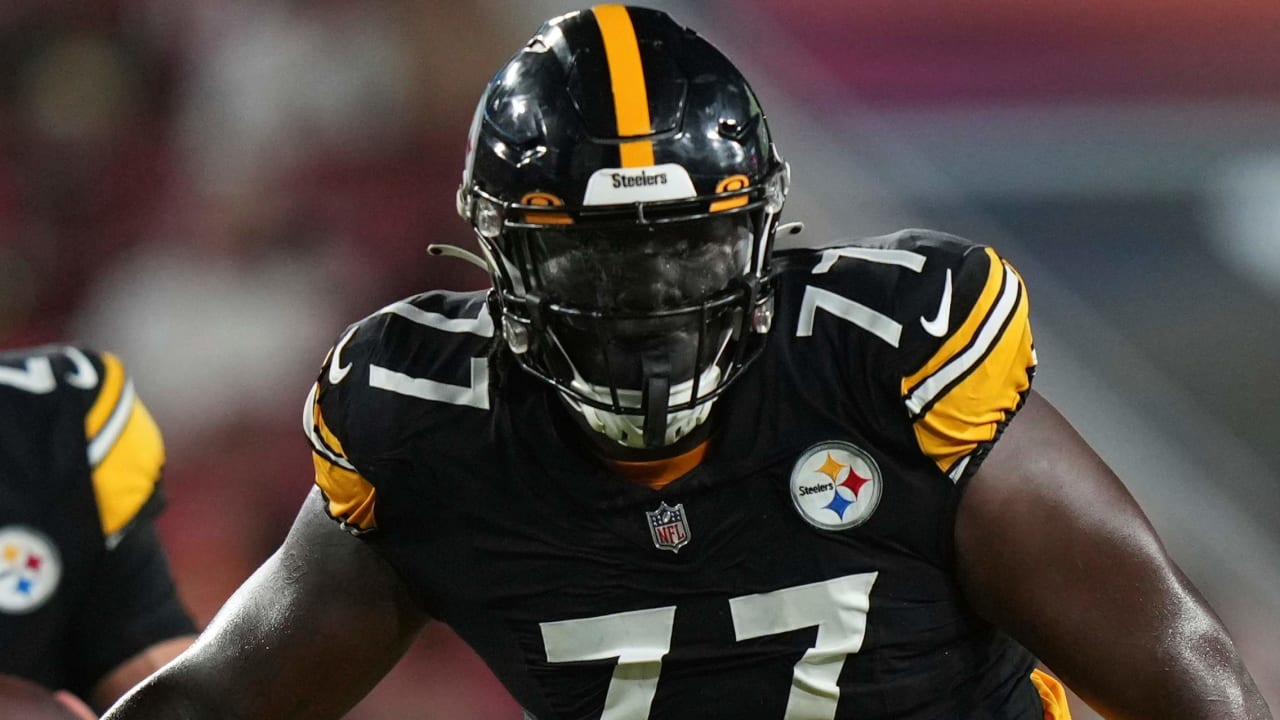 Steelers first-round LT Broderick Jones happy to 'sit back' behind