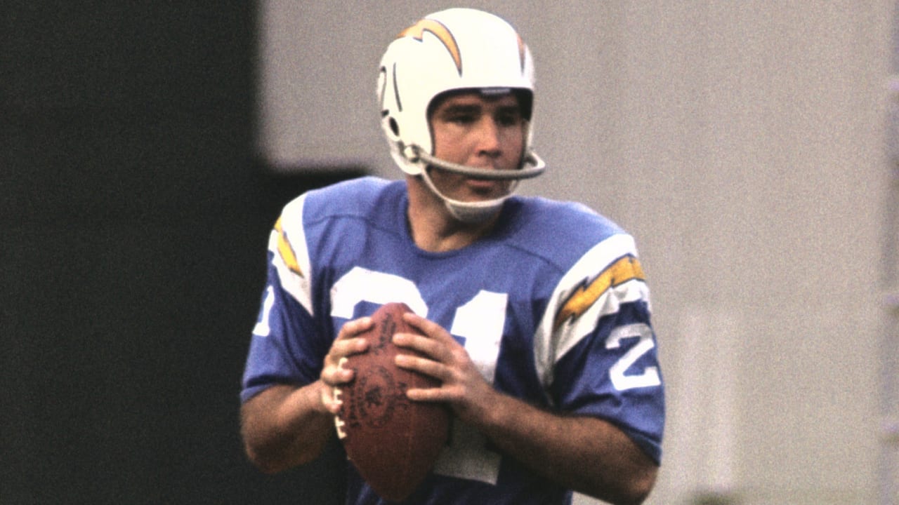 Former NFL quarterback John Hadl dead at 82