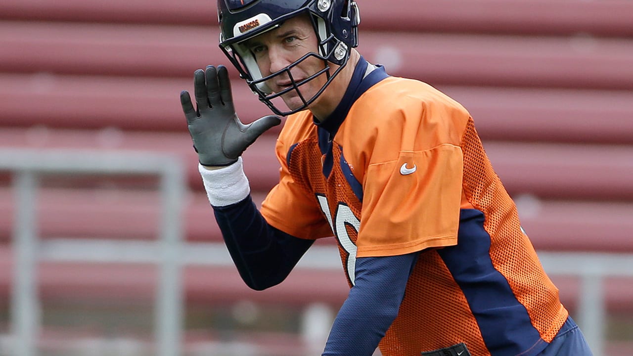 peyton-manning-practice-160203-SL