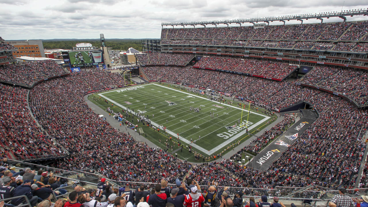 Patriots take on Raiders at Gillette Stadium