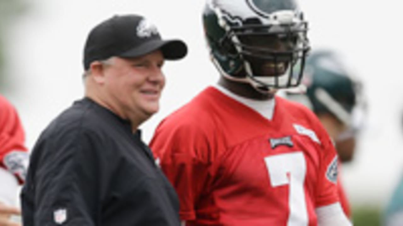 chip-kelly-michael-vick-130531-Spot.jpg