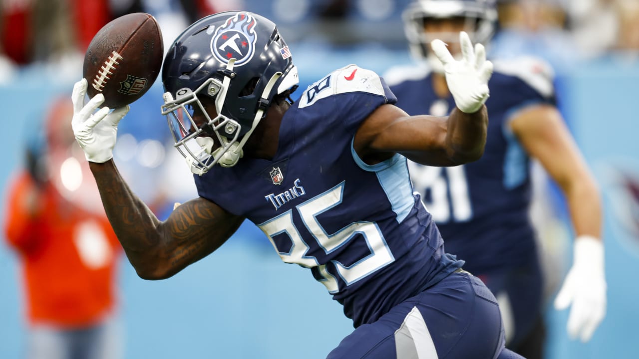 Can'tMiss Play Tennessee Titans tight end Chigoziem Okonkwo reaches