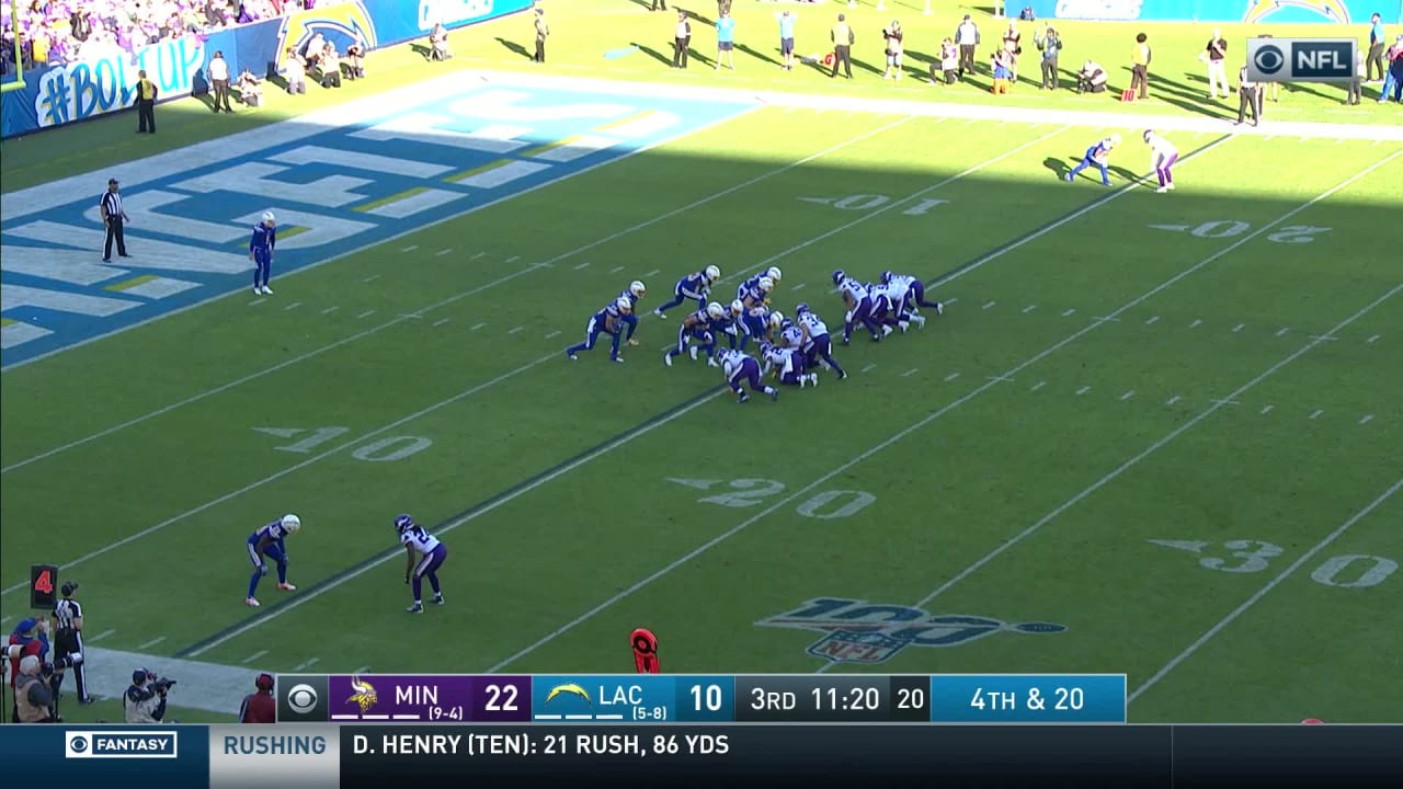 Vikings block Bolts' punt to set offense up with great field position