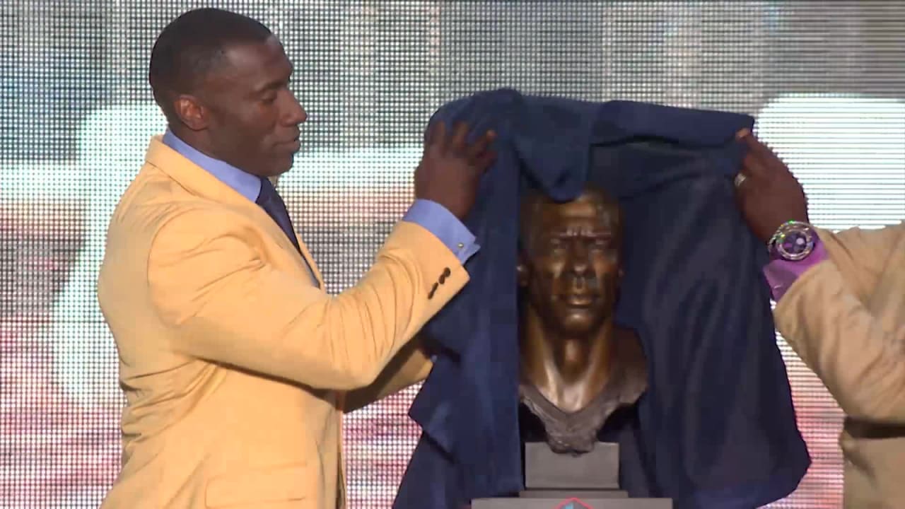 Reviewing the career accolades - Pro Football Hall of Fame