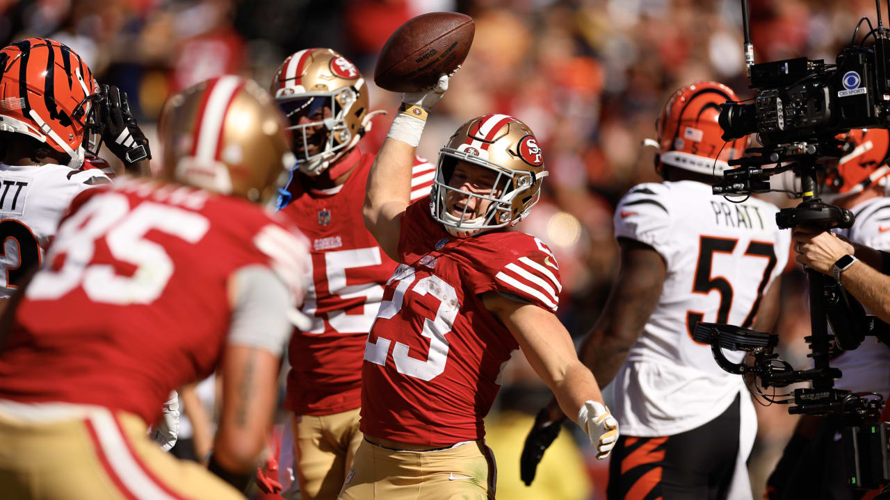 Niners RB Christian McCaffrey scores in record-tying 17th straight game