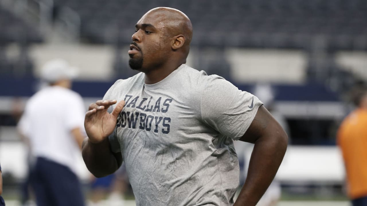 Cowboys' Tyron Smith can bench press how much?!