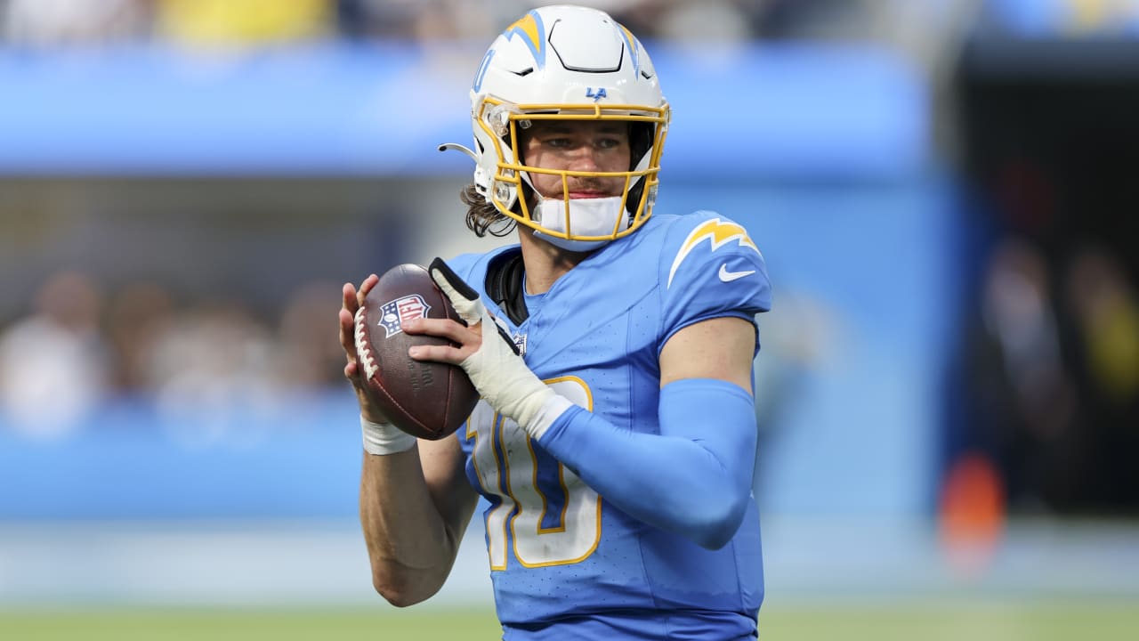 Chargers QB Justin Herbert fractured finger in win, National