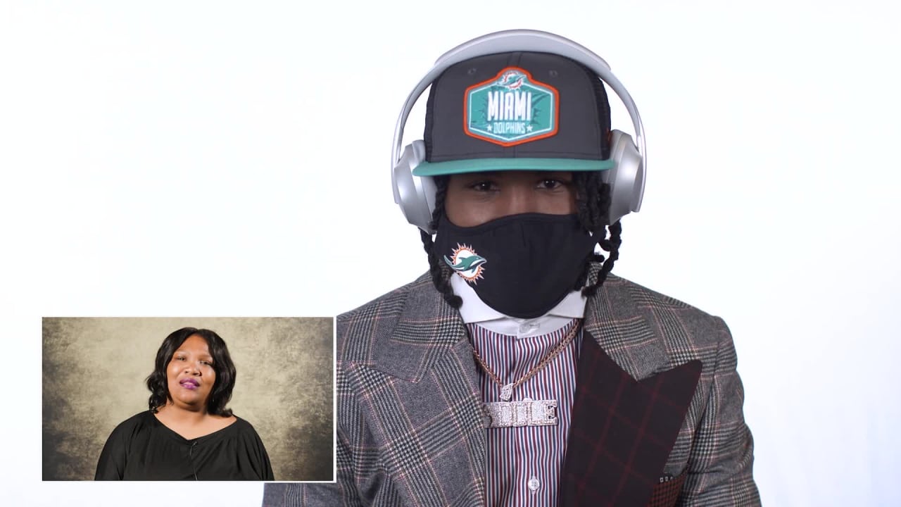 Miami Dolphins rookie wide receiver Jaylen Waddle reacts to his mom's