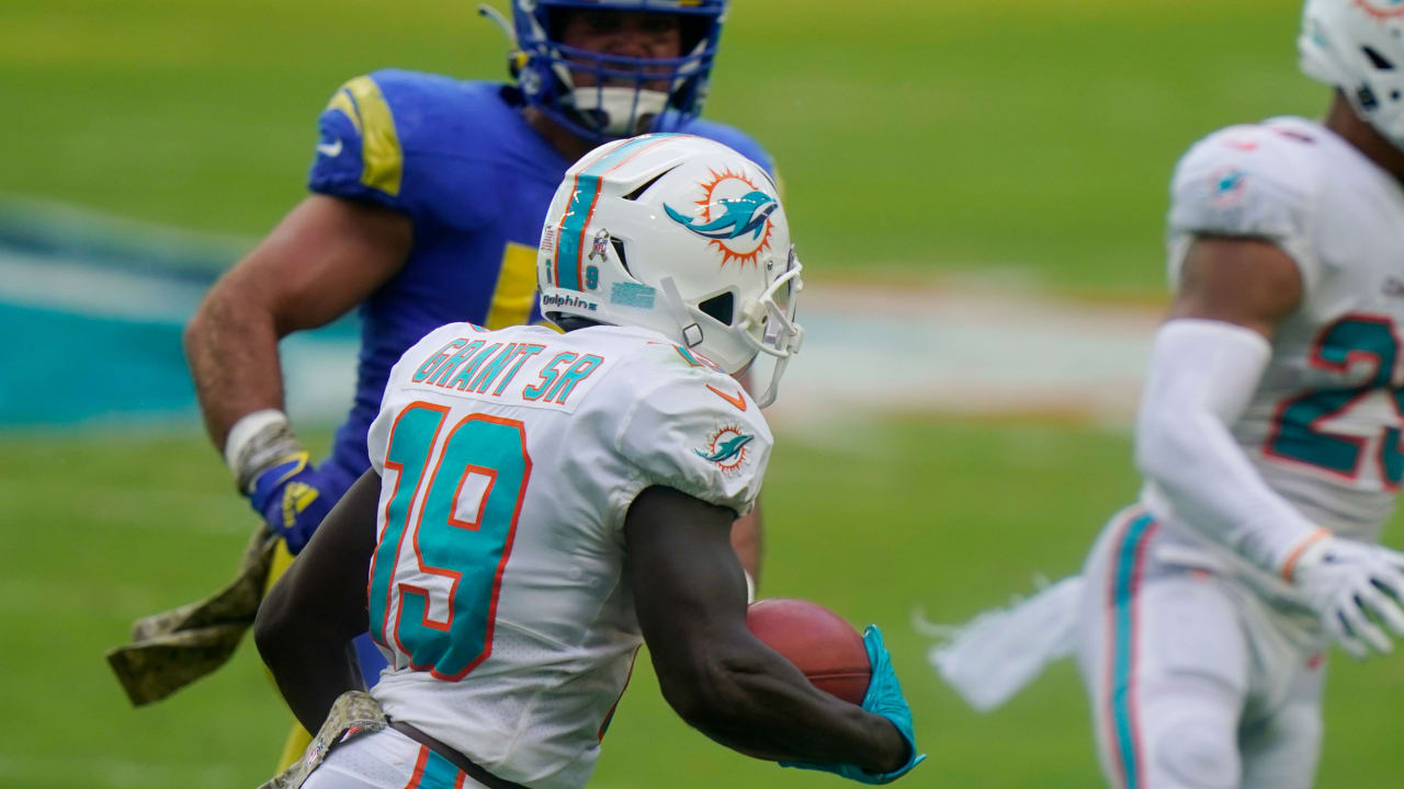 Miami Dolphins’ Jakeem Grant leaves Browns game after