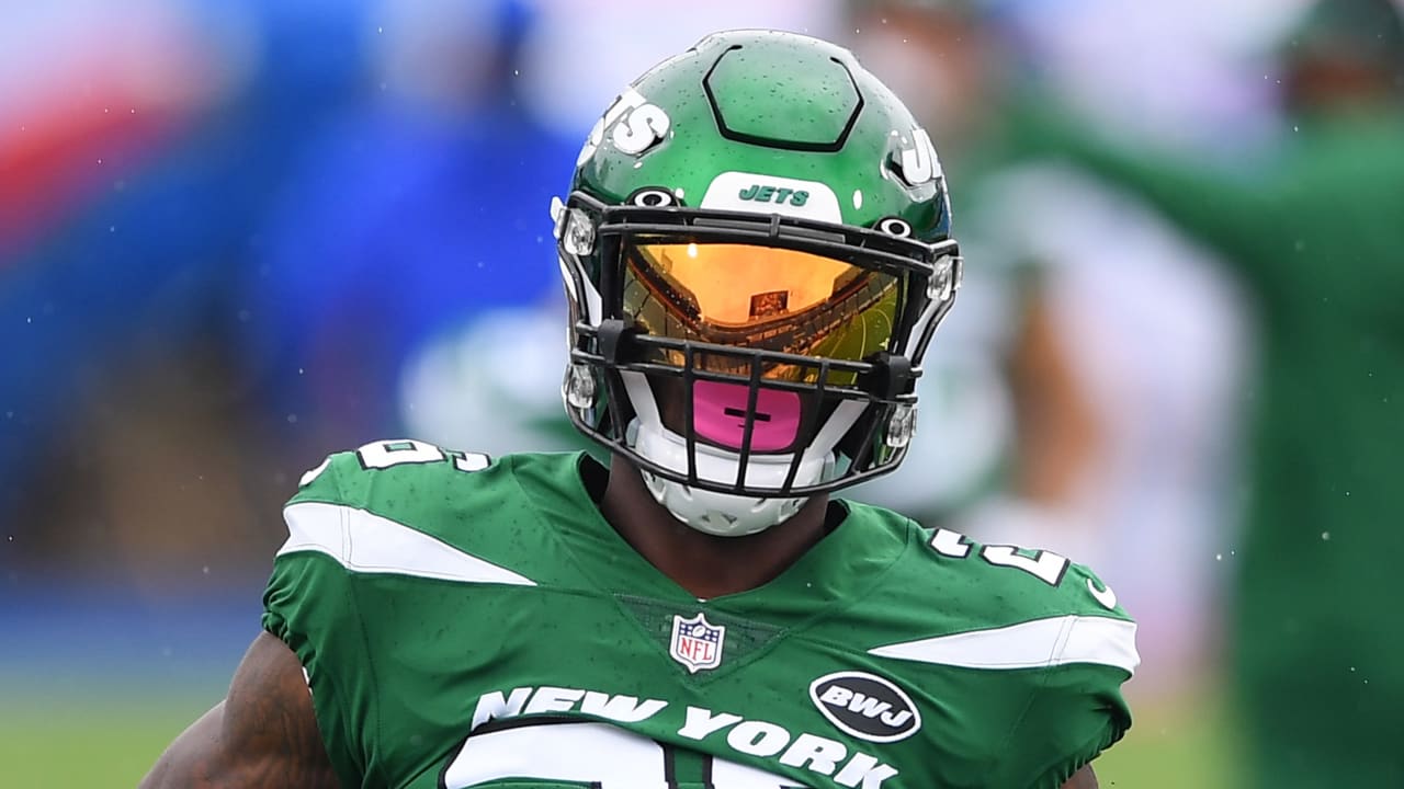 Jets' Breece Hall Feared to Have ACL Injury After Being Carted off