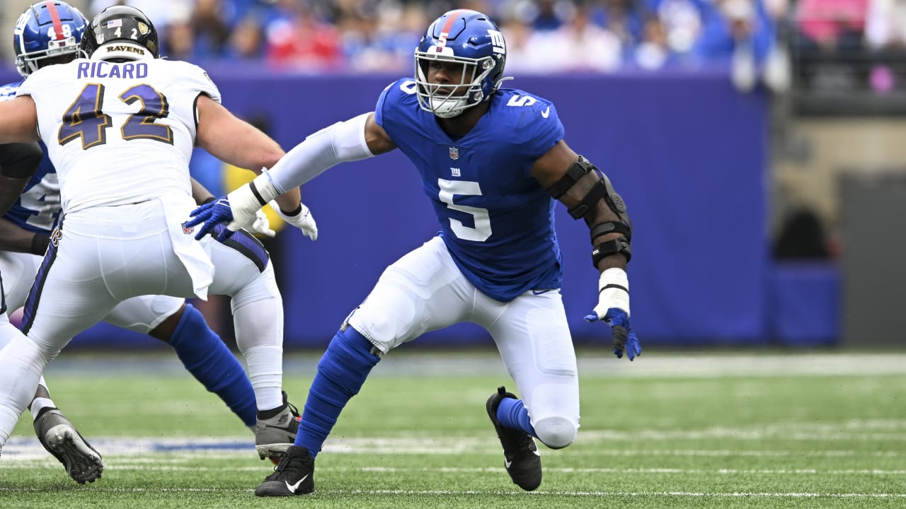 Can't-Miss Play: New York Giants linebacker Kayvon Thibodeaux bends around  the edge for strip-sack turnover in closing minutes of the game