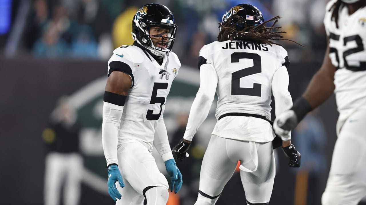 Jacksonville Jaguars safety Andre Cisco is heat-seeking missile on blitzing  sack of New York Jets quarterback Zach Wilson