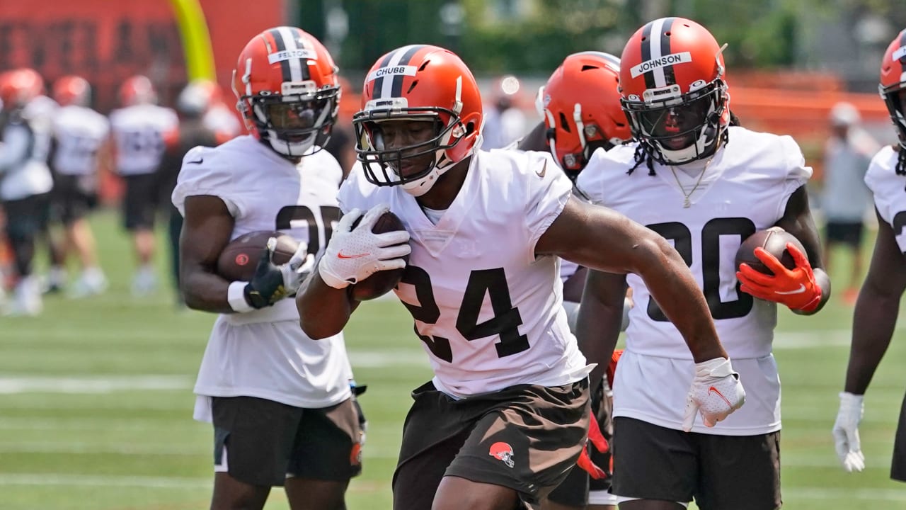 Cleveland Browns officially sign Nick Chubb to contract extension