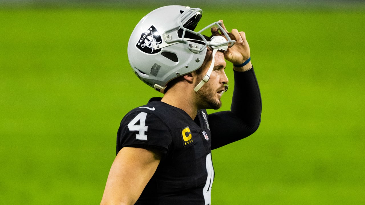 Raiders QB Derek Carr leaves game with groin injury