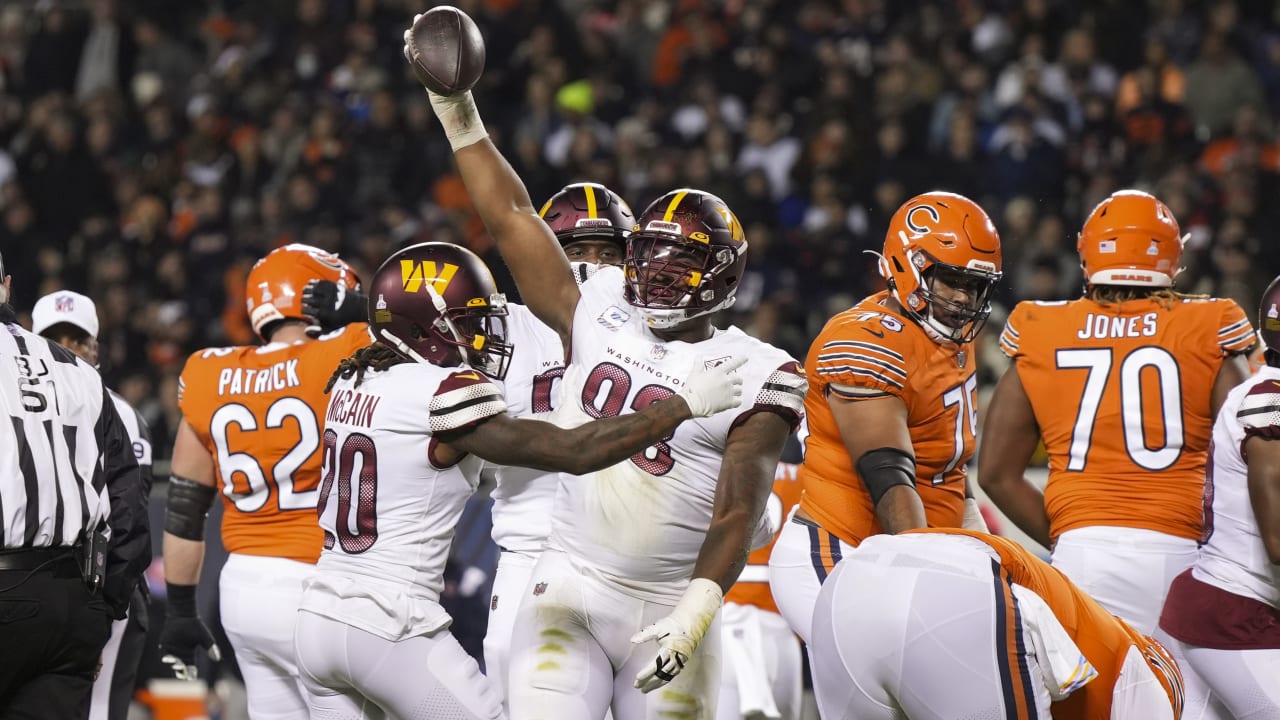 Watch: Justin Fields doinks pass off Commanders' helmet into interception -  DC Sports King