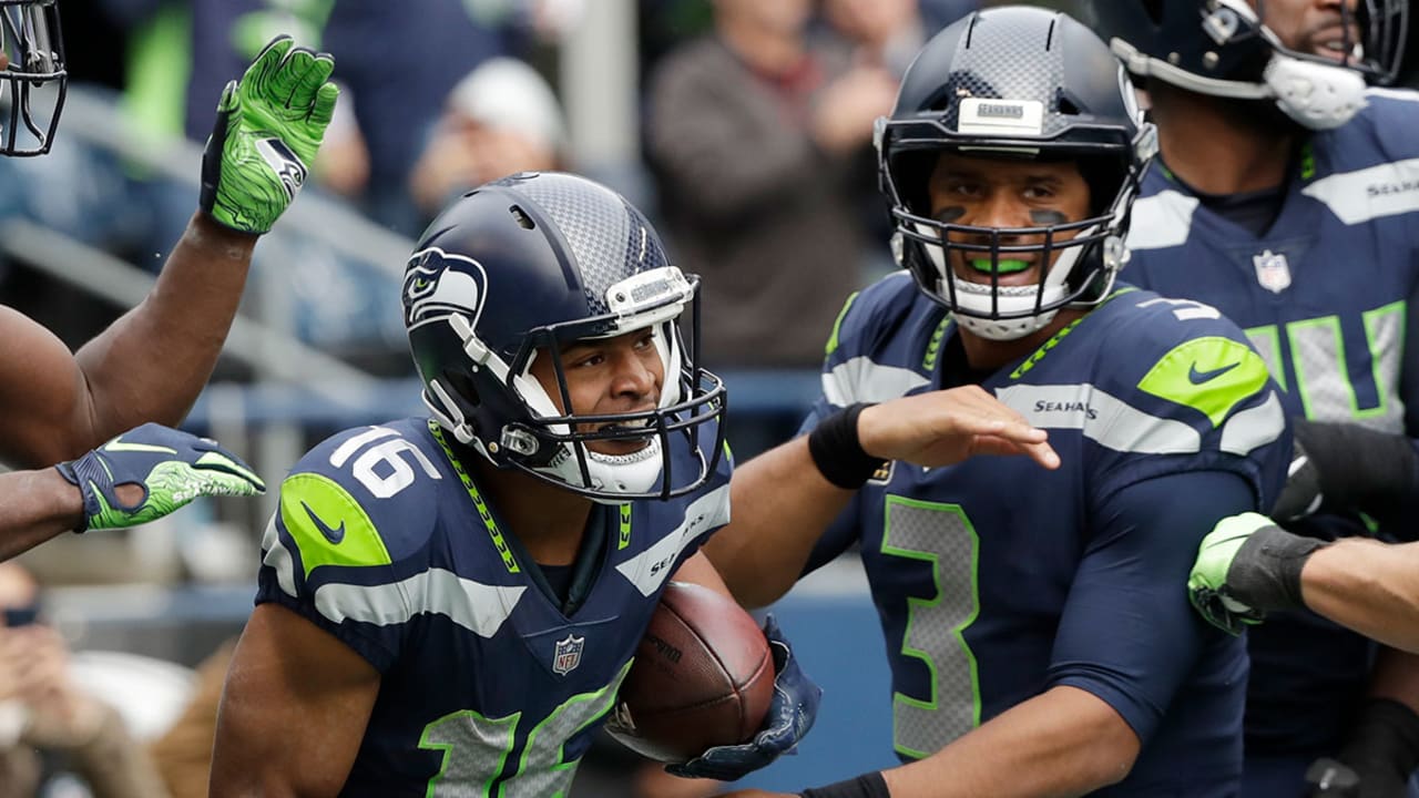 Seahawks soar over Ravens, powered by 5 Wilson TDs