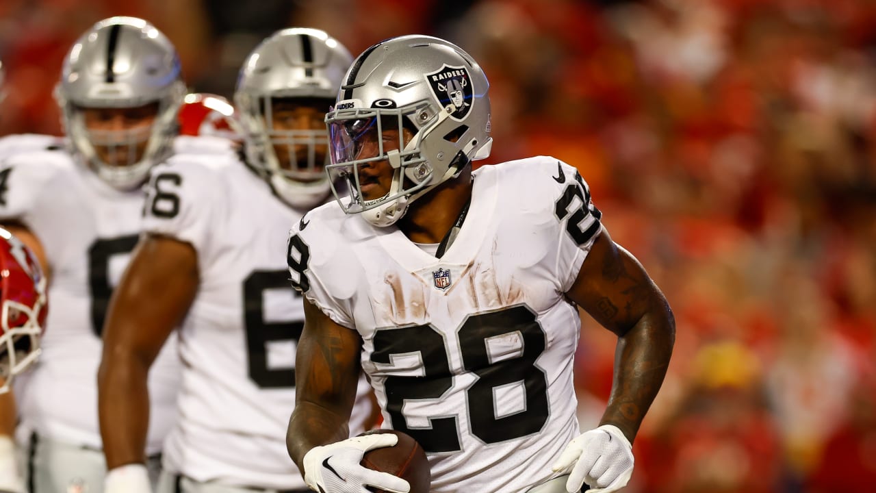 Las Vegas Raiders running back Josh Jacobs warms up before the start of an  NFL football game between the Las Vegas Raiders and Kansas City Chiefs  Saturday, Jan. 7, 2023, in Las