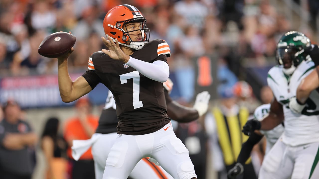 Cleveland Browns quarterback Kellen Mond rips a 15-yard curl route  underneath to Browns rookie wide receiver Cedric Tillman