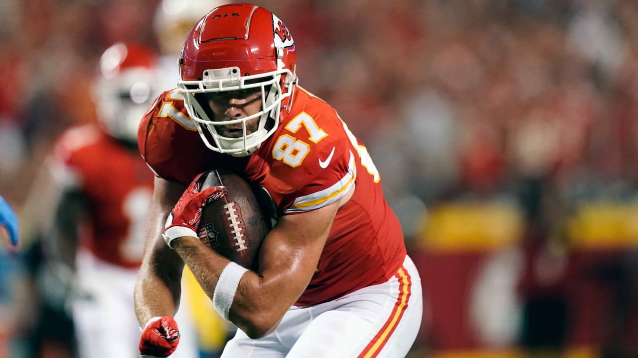 Kansas City, United States. 19th Jan, 2020. Kansas City Chiefs quarterback  Patrick Mahomes (15) flexes his muscles after a scoring a touchdown on a  twenty seven yard run against the Tennessee Titans