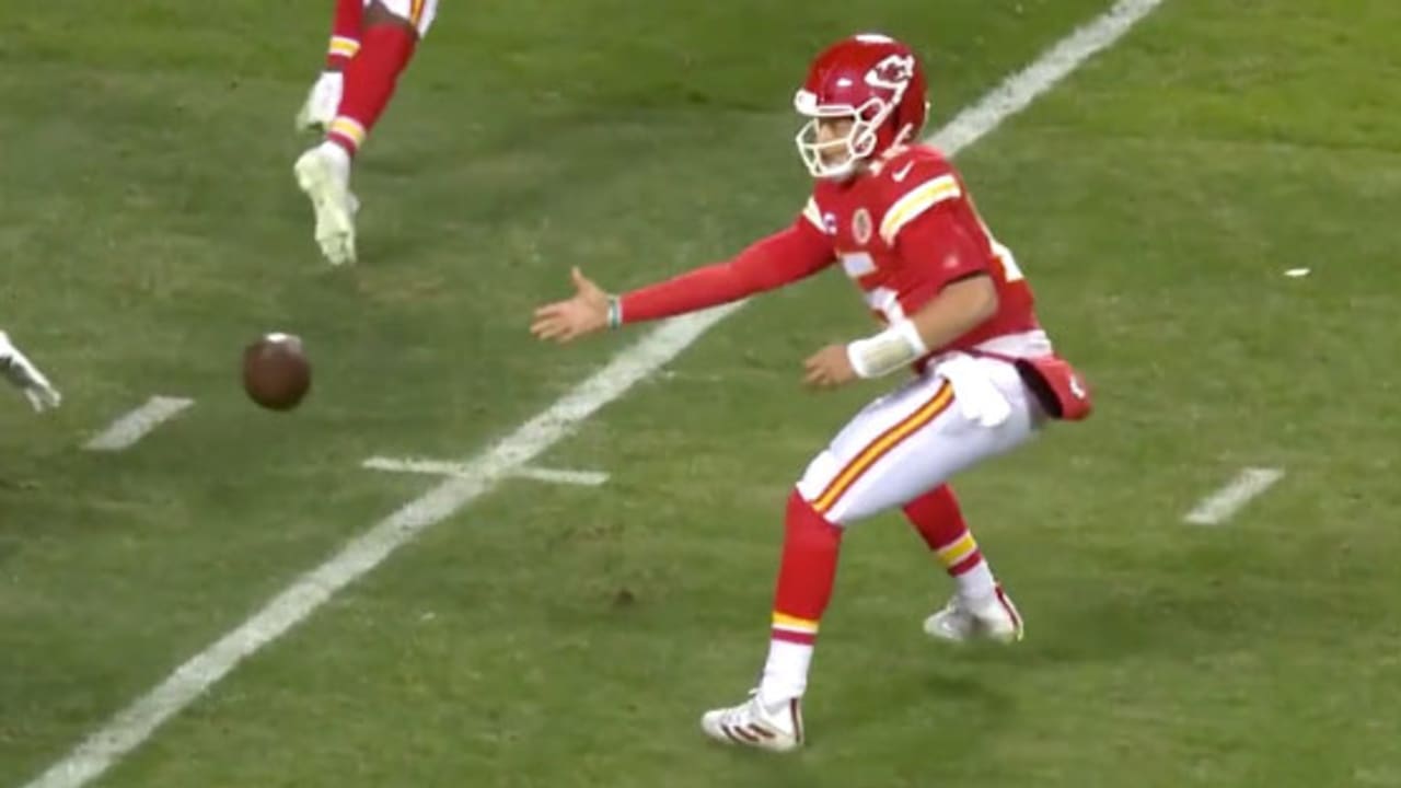 PFF on X: Patrick Mahomes on throws past his first read since 2018: 91.0  PFF Grade (1st) 4,498 Passing Yards (1st) 39 Passing TDs (1st)   / X