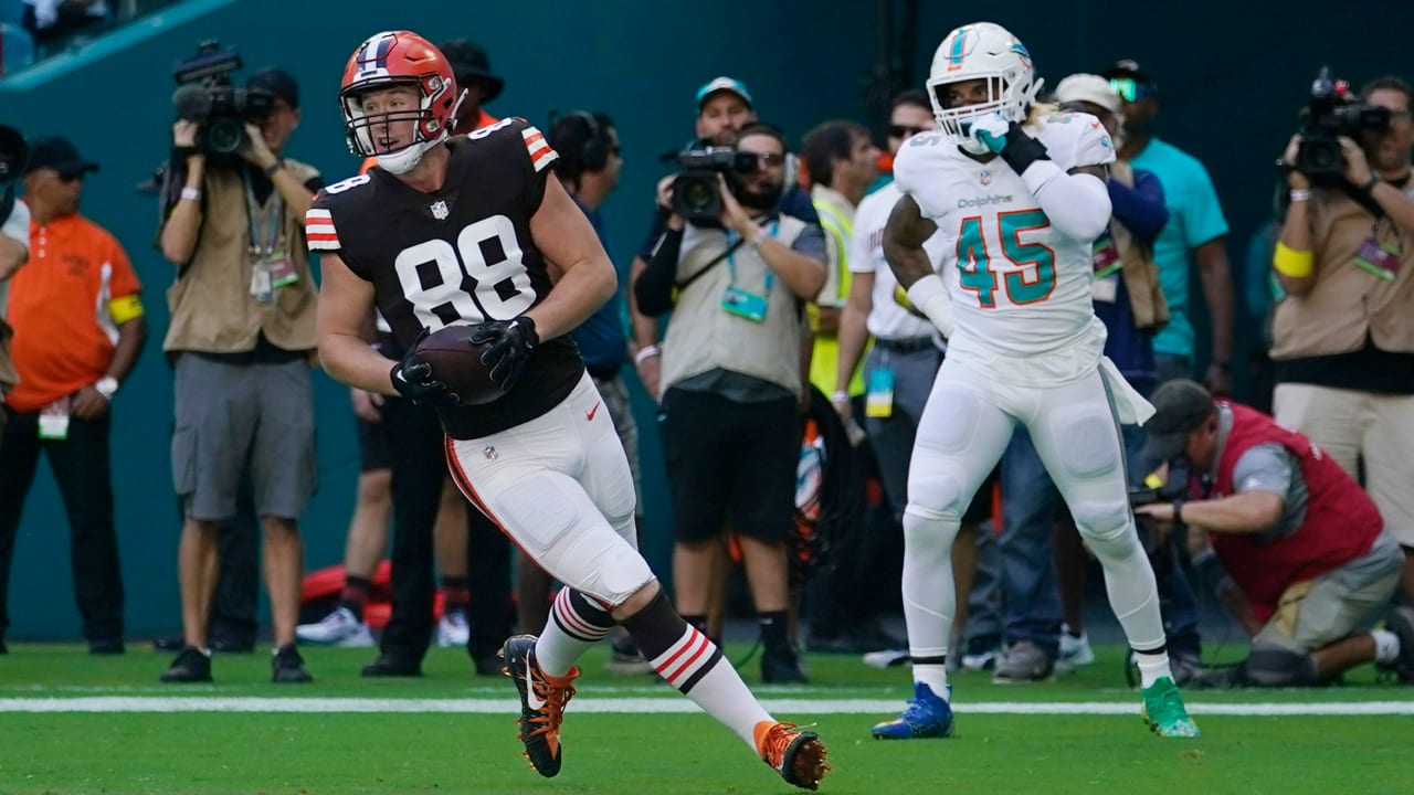 CLEVELAND, OH - NOVEMBER 21: Cleveland Browns tight end Harrison Bryant  (88) leaves the field following the National Football League game between  the Detroit Lions and Cleveland Browns on November 21, 2021