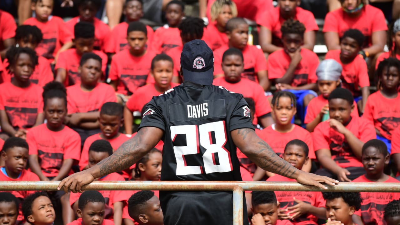 Mike Davis named Falcons nominee for Walter Payton Man of the Year award