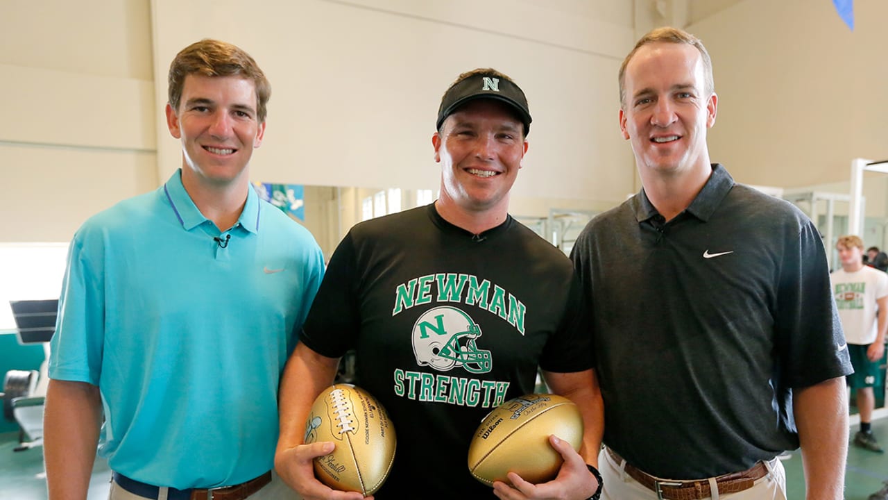 Peyton, Eli Manning surprise high schoolers during workout, image size:1280x720