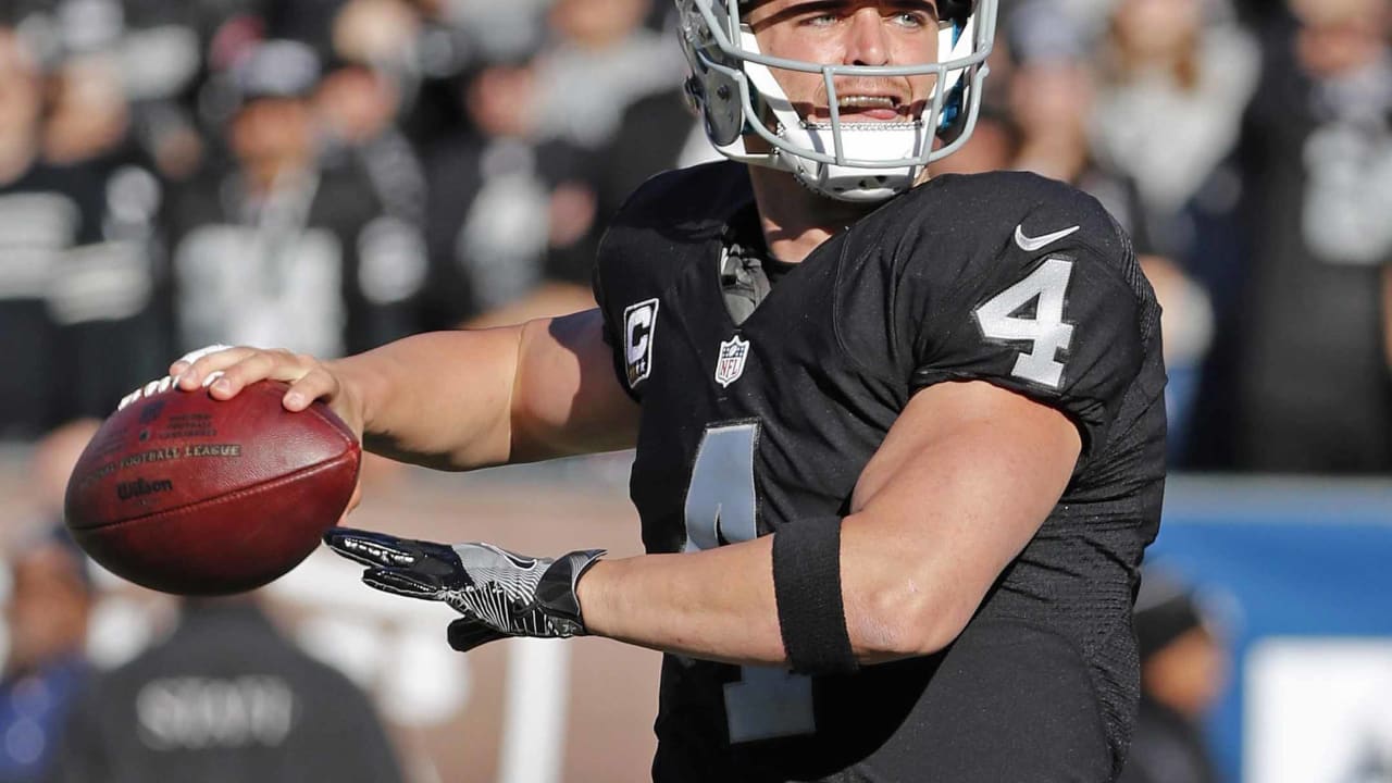 Derek_Carr_032517