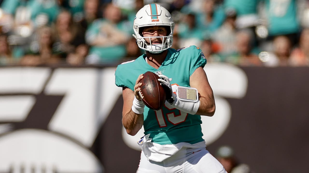 Mike McDaniel happy to have Dolphins rookie QB Skylar Thompson