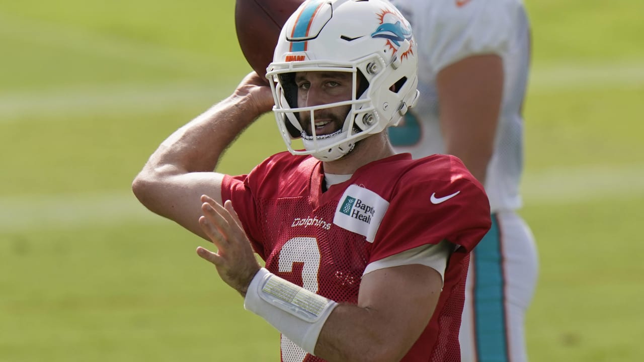 Report: Buccaneers adding QB Josh Rosen to practice roster