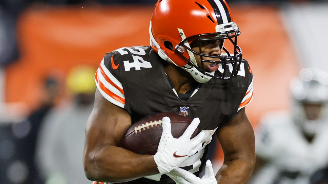 Cleveland Browns running back Nick Chubb breaks loose for 24-yard ...