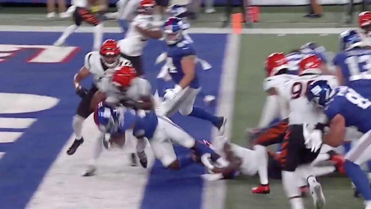 New York Giants running back Jashaun Corbin slivers through crease for  33-yard run