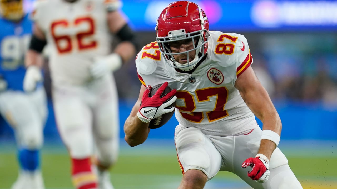 Slippery' Travis Kelce saves his best for last in Chiefs' victory over  Chargers on Thursday night