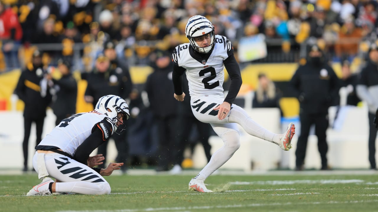 Cincinnati Bengals kicker Evan McPherson (2) kicks the ball during the  second half of an NFL football game against the Pittsburgh Steelers,  Sunday, Nov. 28, 2021, in Cincinnati. (AP Photo/Emilee Chinn Stock