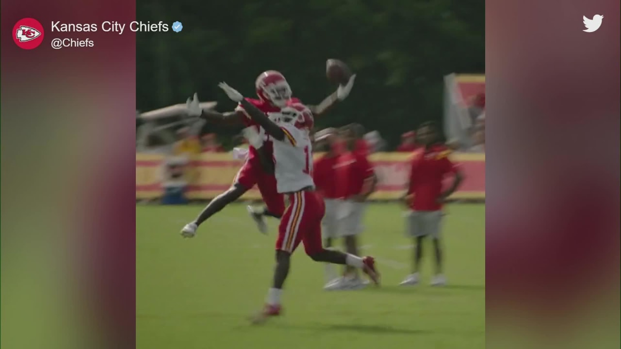 Kansas City Chiefs wide receiver Mecole Hardman (17) hauls in a catch  during an NFL football