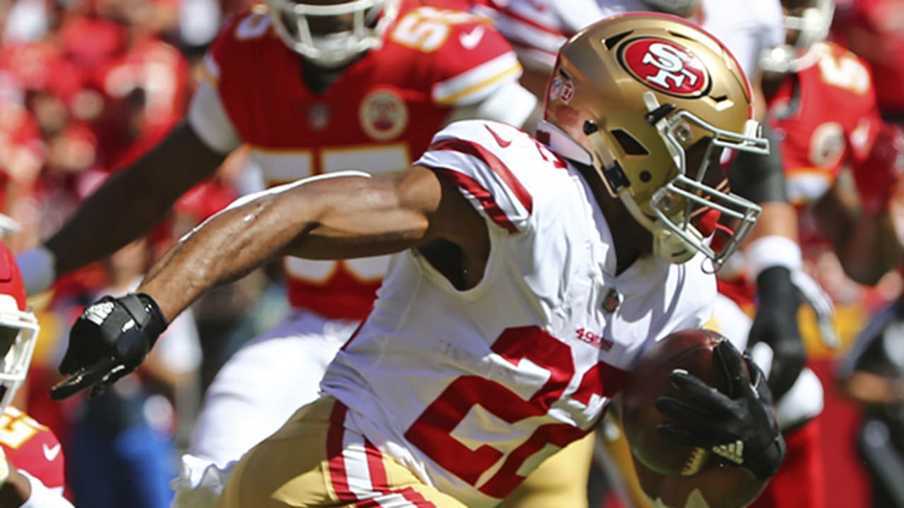 Matt Breida shows incredible elusiveness on 26-yard run