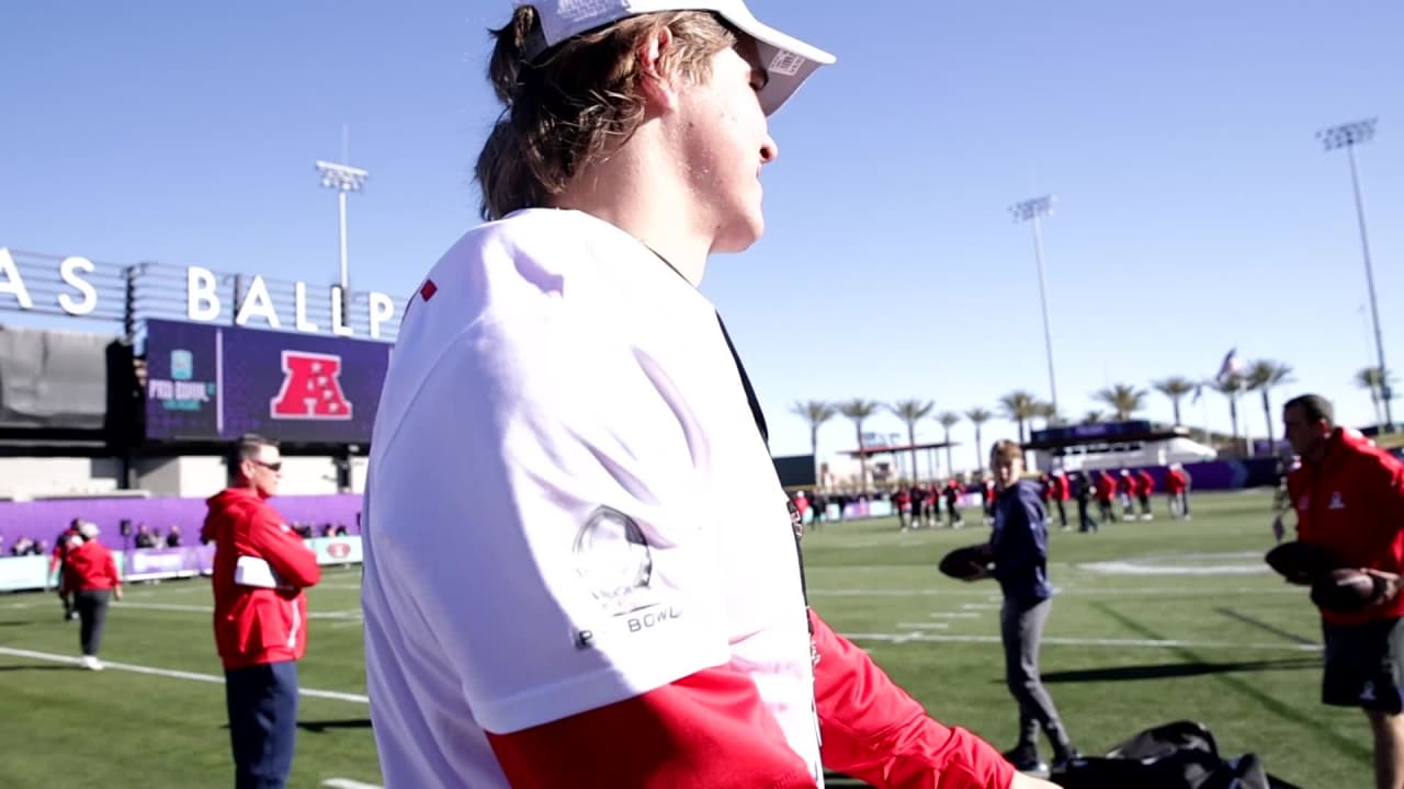 Los Angeles Chargers quarterback Justin Herbert throws pass in slow motion  at Pro Bowl practice