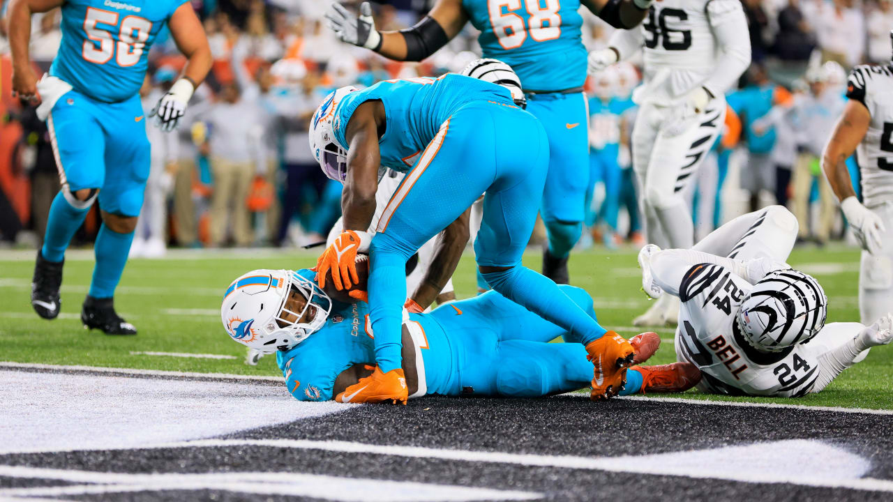 Miami Dolphins running back Chase Edmonds (2) runs the ball during