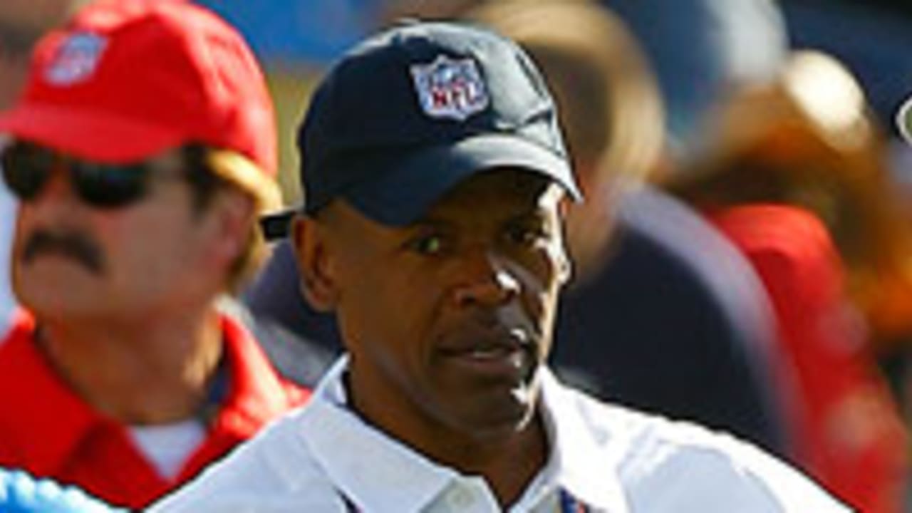 Line judge Carl Johnson (101) works during the NFL Super Bowl 56 football  game between the