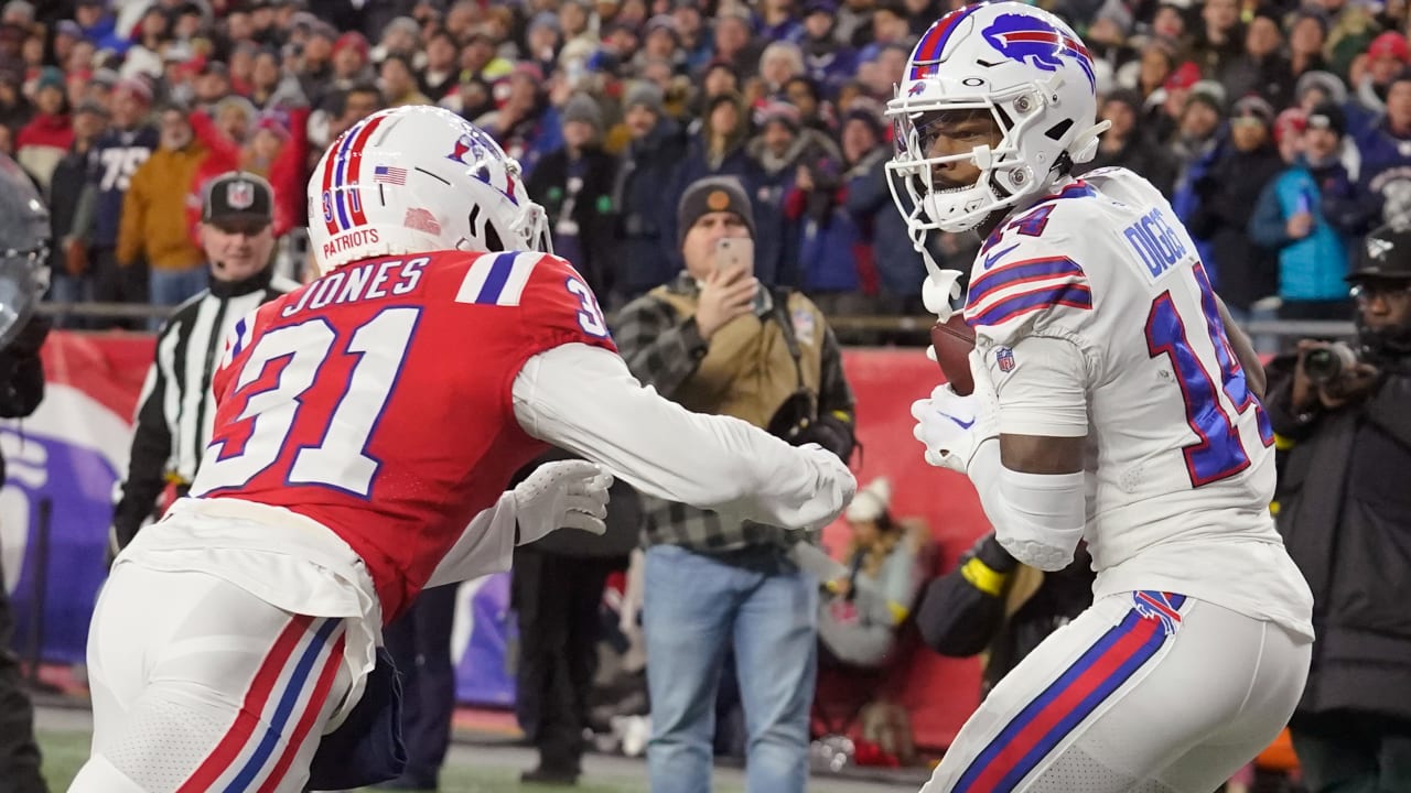 Buffalo Bills quarterback Josh Allen's second TD pass of game hits wide  receiver Stefon Diggs in second quarter