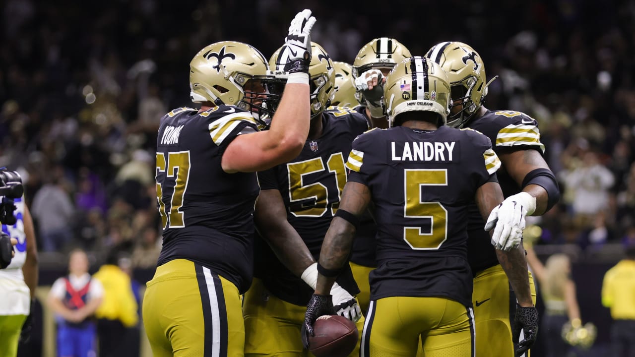 New Orleans Saints - Jarvis Landry catches ball over camper at his