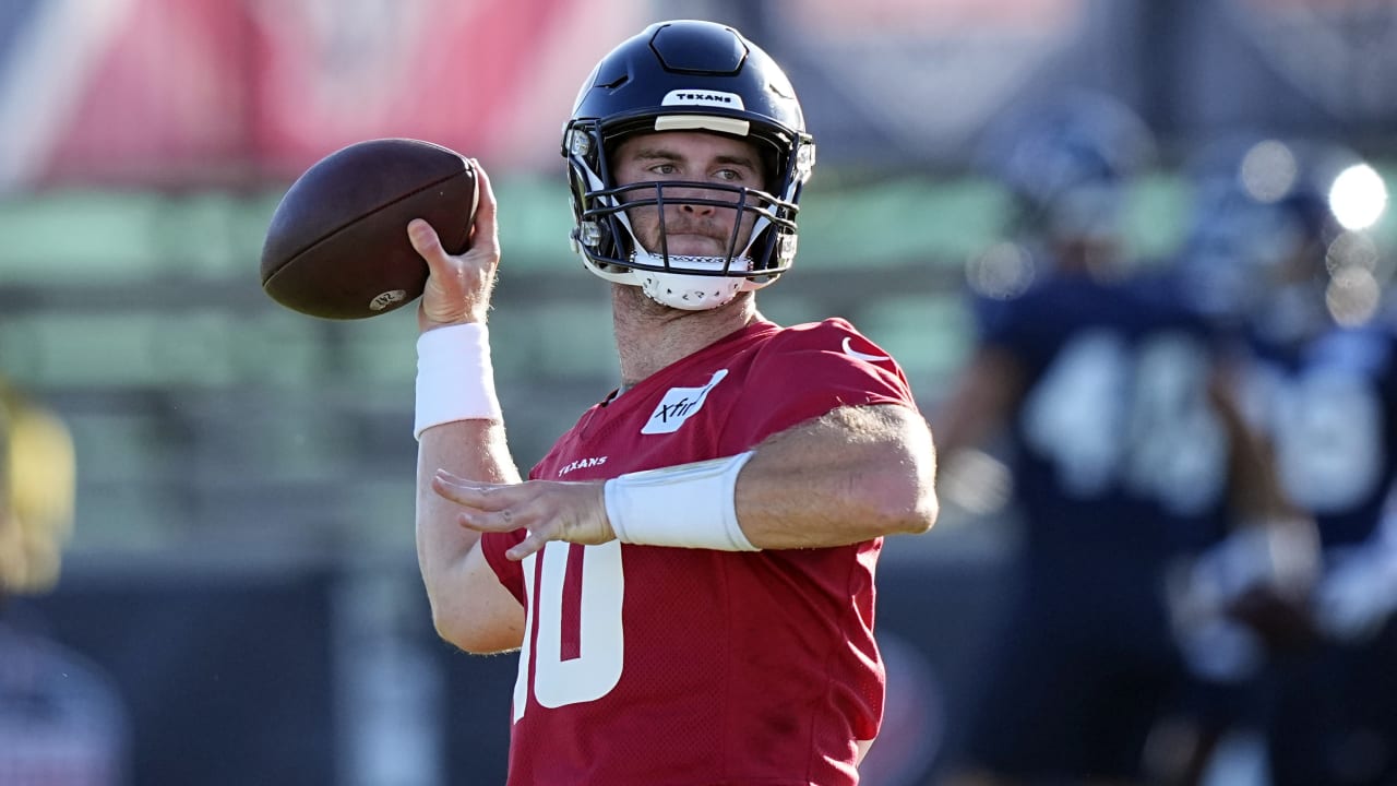 Houston Texans quarterback Davis Mills watches his pass during an NFL  football training camp practice Friday, July 29, 2022, in Houston. (AP  Photo/David J. Phillip Stock Photo - Alamy