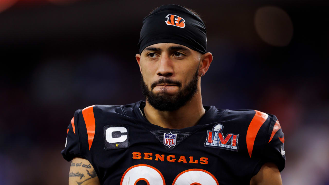 Cincinnati Bengals safety Jessie Bates III (30) enters the field prior to  an NFL football game against the Cleveland Browns, Tuesday, Dec. 13, 2022,  in Cincinnati. (AP Photo/Jeff Dean Stock Photo - Alamy