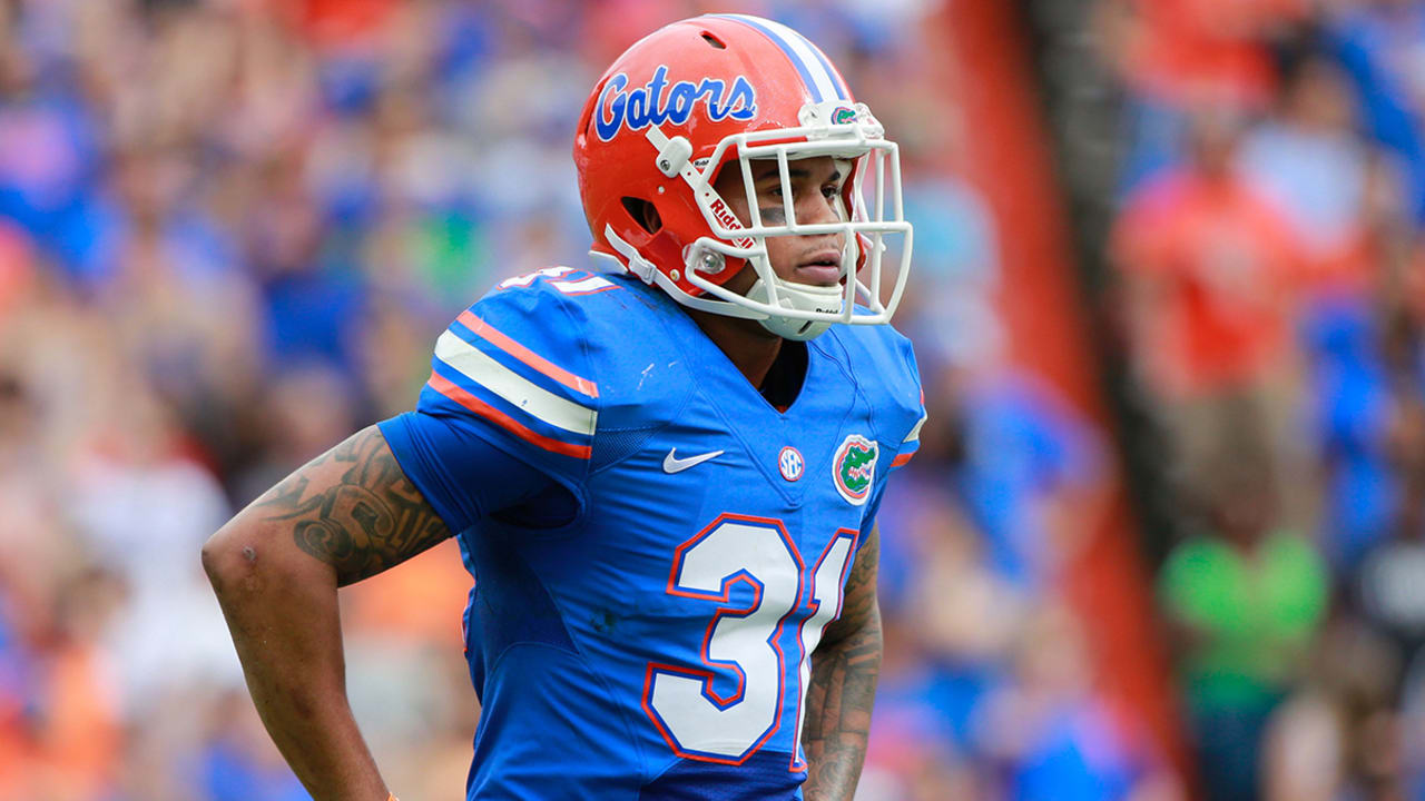 Chicago Bears defensive back Teez Tabor catches a ball during NFL