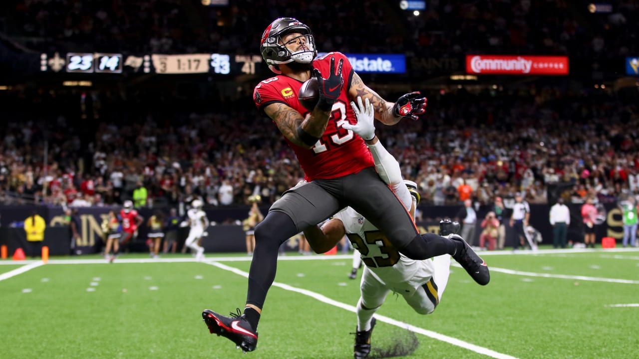 Tampa Bay Buccaneers wide receiver Mike Evans (13) makes a catch in front  of New Orleans Saints cornerback Marshon Lattimore (23) on a two-point  conversion during the second half of an NFL