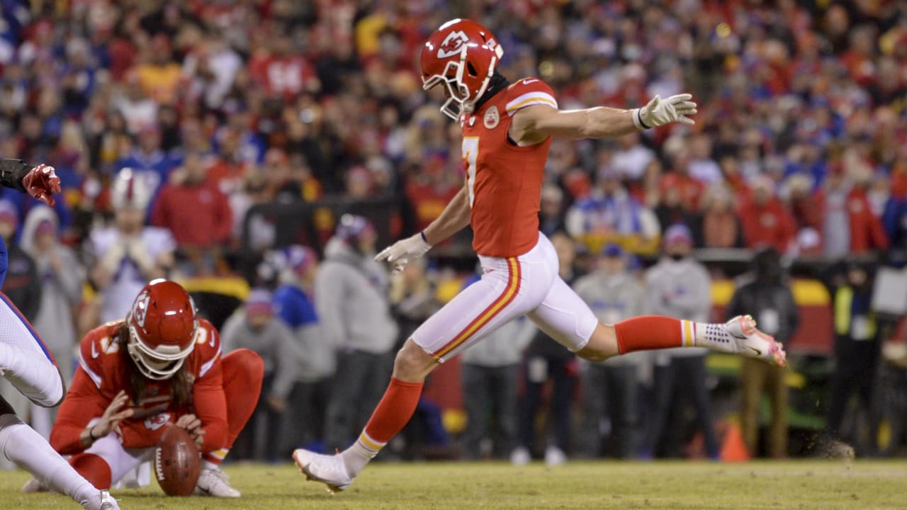 Kansas City Chiefs kicker Harrison Butker misses goahead FG just