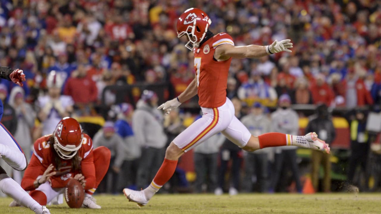 Harrison Butker misses a 39 yard field goal attempt! 