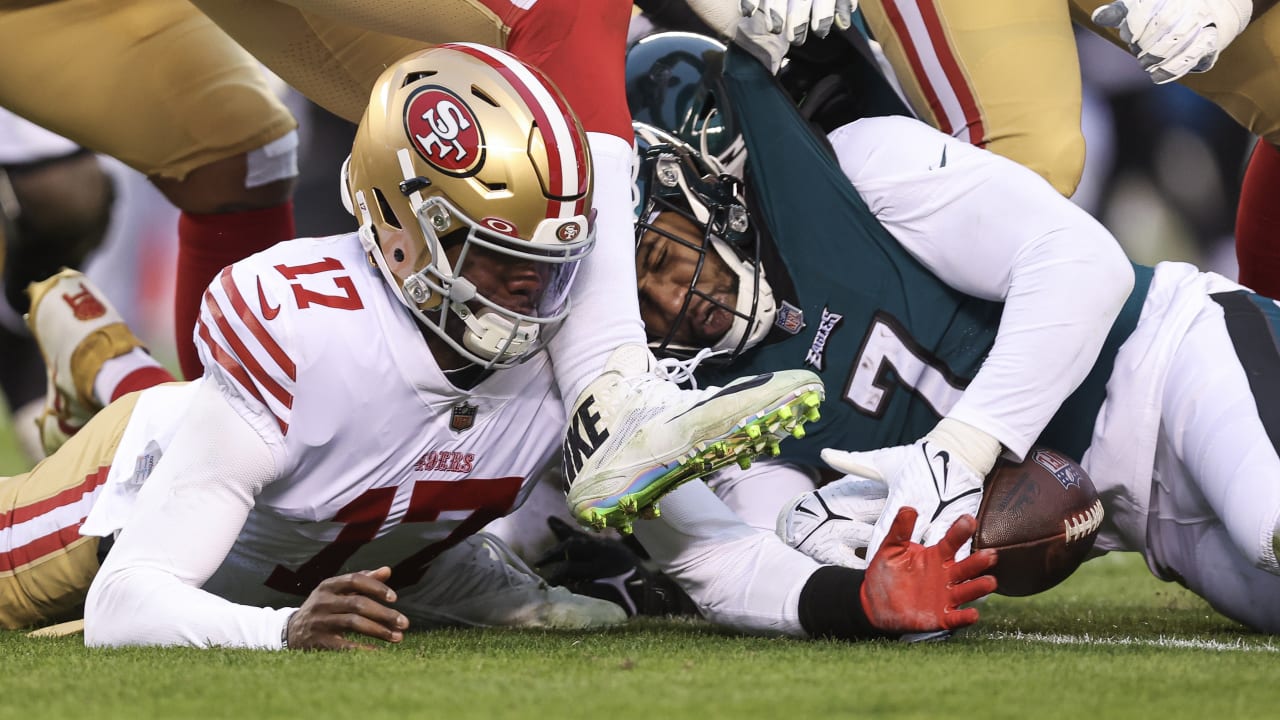 Highlight: Eagles recover Josh Johnson's muffed snap in 49ers