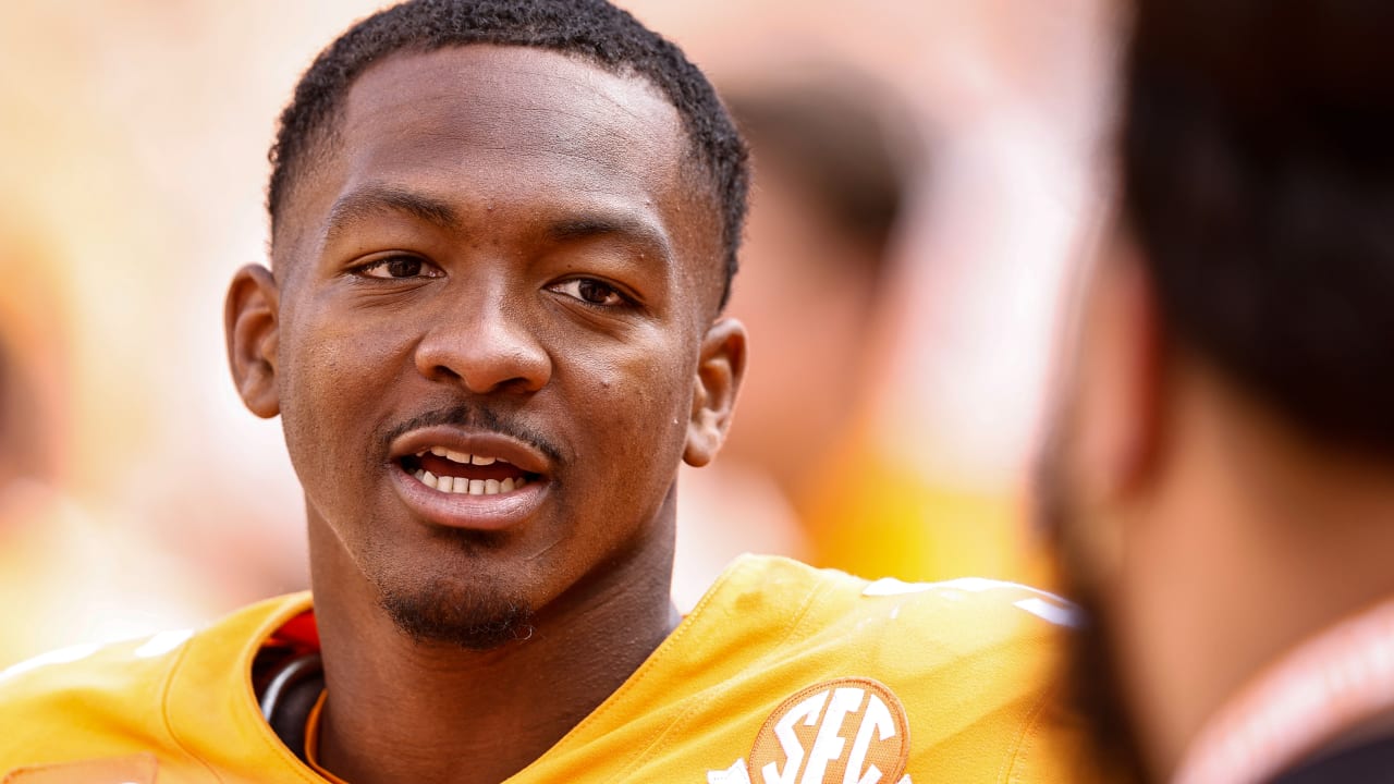 Tennessee's Hendon Hooker leaves South Carolina game with torn ACL